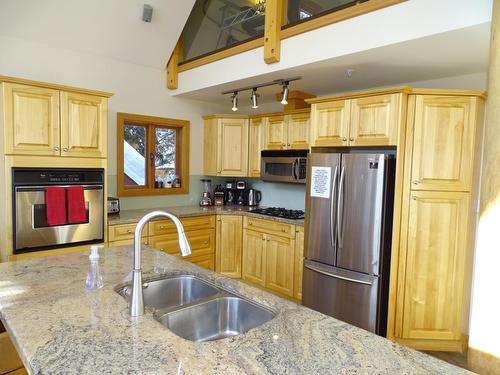 1004 Olaus Way, Rossland, BC - Indoor Photo Showing Kitchen With Double Sink