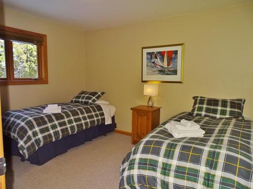 1004 Olaus Way, Rossland, BC - Indoor Photo Showing Bedroom