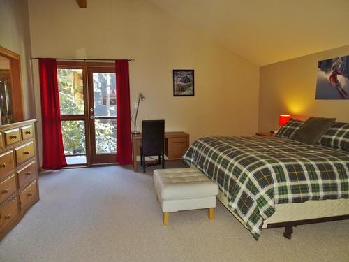 1004 Olaus Way, Rossland, BC - Indoor Photo Showing Bedroom