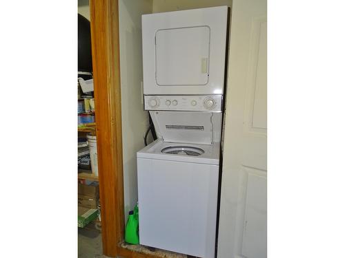 1004 Olaus Way, Rossland, BC - Indoor Photo Showing Laundry Room