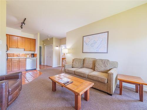 508-1971 Harbour Dr, Ucluelet, BC - Indoor Photo Showing Living Room