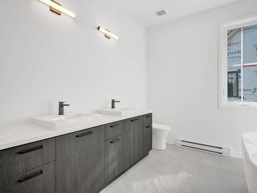 Salle de bains - Rue De Chaumont, Saint-Jérôme, QC - Indoor Photo Showing Bathroom