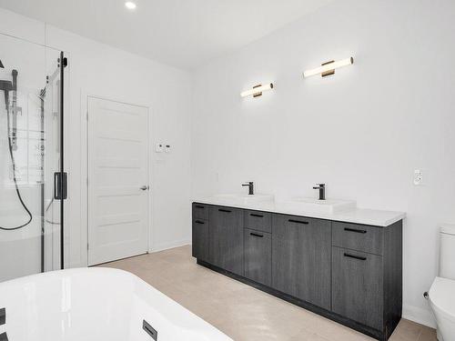 Salle de bains - Rue De Chaumont, Saint-Jérôme, QC - Indoor Photo Showing Bathroom