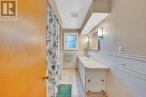 5185 Matchette Road, Windsor, ON - Indoor Photo Showing Bathroom