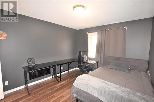 4904 Valleyview Place, Vernon, BC - Indoor Photo Showing Bedroom