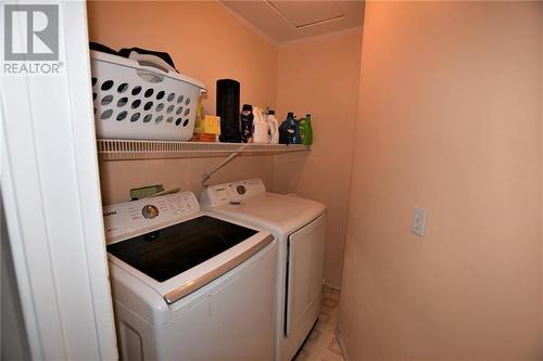 4904 Valleyview Place, Vernon, BC - Indoor Photo Showing Laundry Room