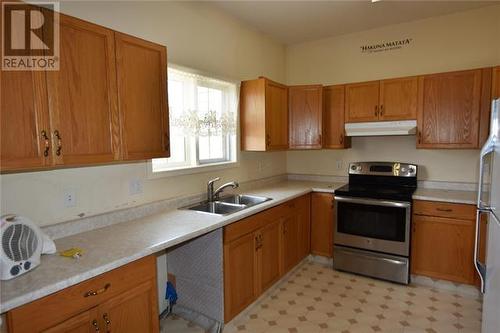 4904 Valleyview Place, Vernon, BC - Indoor Photo Showing Kitchen With Double Sink