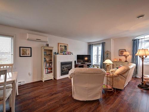 Logement - 304-306-13625 Rue Therrien, Mirabel, QC - Indoor Photo Showing Living Room With Fireplace