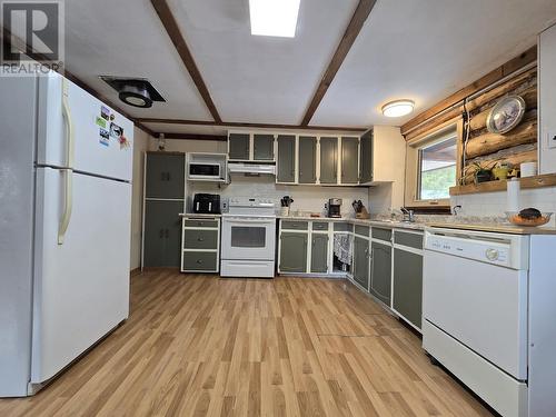 9509 Dunster-Croydon Road, Mcbride, BC - Indoor Photo Showing Kitchen