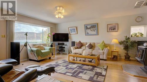 4667 Tiannia Road, Horsefly, BC - Indoor Photo Showing Living Room