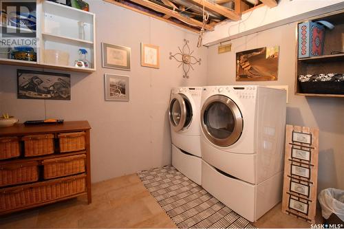 215 Sunset Bay, Estevan Rm No. 5, SK - Indoor Photo Showing Laundry Room