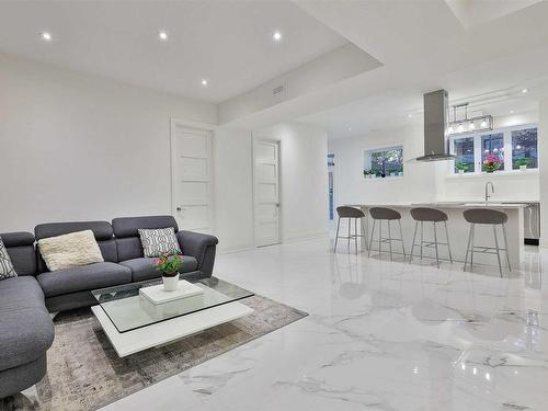 Toronto, ON - Indoor Photo Showing Living Room