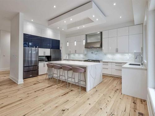 Toronto, ON - Indoor Photo Showing Kitchen With Upgraded Kitchen