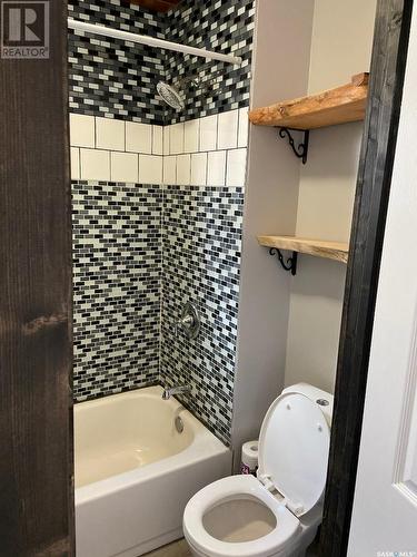 809 Peters Avenue, Oxbow, SK - Indoor Photo Showing Bathroom