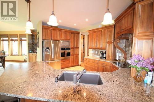7794 219 Road, Dawson Creek, BC - Indoor Photo Showing Kitchen With Double Sink With Upgraded Kitchen