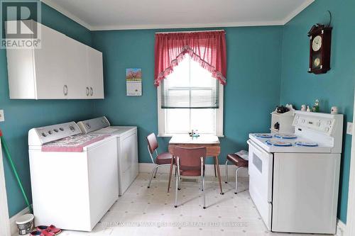 15/17 Boulton Street, Perth, ON - Indoor Photo Showing Laundry Room