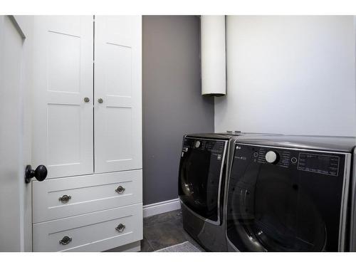 Salle de lavage - 14 Ch. Du Terrier, Saint-Sauveur, QC - Indoor Photo Showing Laundry Room