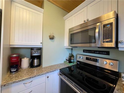 604 River Park Drive, Swan River, MB - Indoor Photo Showing Kitchen