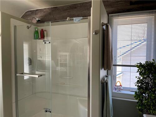 604 River Park Drive, Swan River, MB - Indoor Photo Showing Bathroom