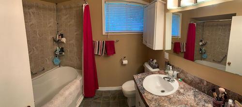 7538 17Th Street, Grand Forks, BC - Indoor Photo Showing Bathroom