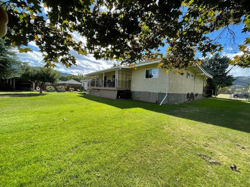 7538 17Th Street, Grand Forks, BC - Outdoor