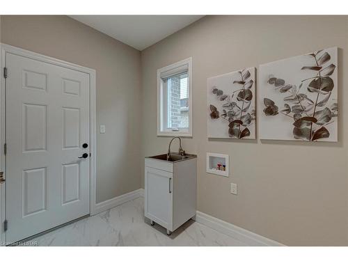 172 Bowman Drive, Ilderton, ON - Indoor Photo Showing Other Room