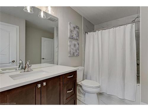 172 Bowman Drive, Ilderton, ON - Indoor Photo Showing Bathroom