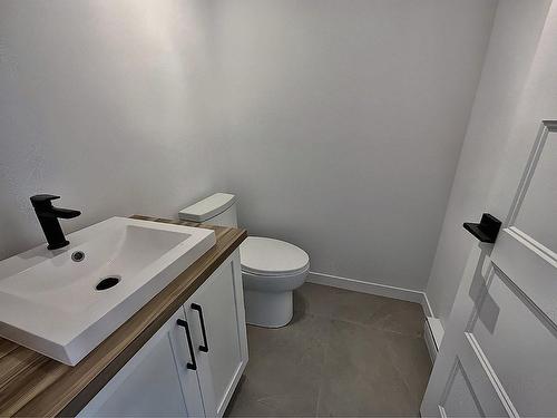 Salle d'eau - 17 Rue Victor, Saint-Hippolyte, QC - Indoor Photo Showing Bathroom