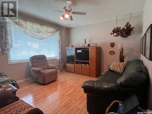 724 Sumner Street, Esterhazy, SK - Indoor Photo Showing Living Room