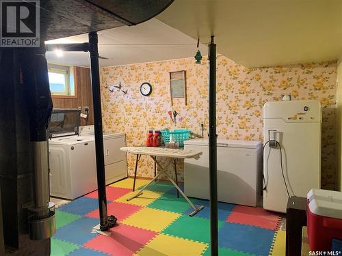 305 Railway Avenue, Midale, SK - Indoor Photo Showing Laundry Room