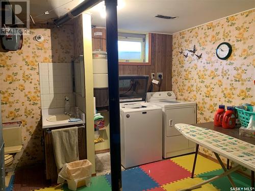 305 Railway Avenue, Midale, SK - Indoor Photo Showing Laundry Room