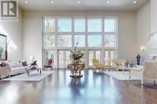 20 The Bridle Path, Toronto, ON - Indoor Photo Showing Living Room