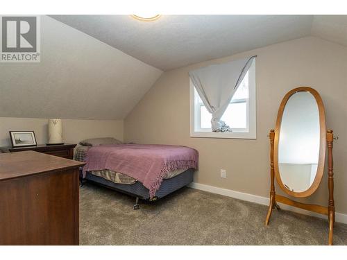 710 10 Street Sw, Salmon Arm, BC - Indoor Photo Showing Bedroom