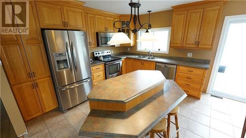 19100 Kenyon Conc Rd 7 Road, Alexandria, ON - Indoor Photo Showing Kitchen With Double Sink