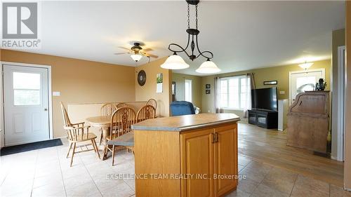 19100 Kenyon Conc Rd 7 Road, North Glengarry, ON - Indoor Photo Showing Dining Room