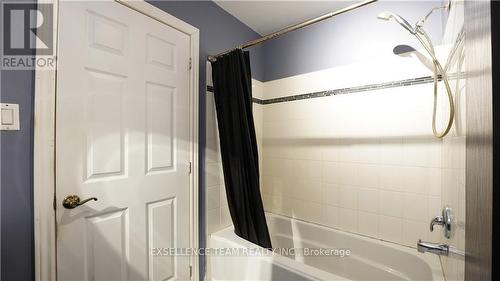 19100 Kenyon Conc Rd 7 Road, North Glengarry, ON - Indoor Photo Showing Bathroom