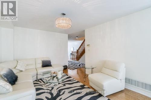 193 Roxbury Street, Markham (Rouge River Estates), ON - Indoor Photo Showing Living Room