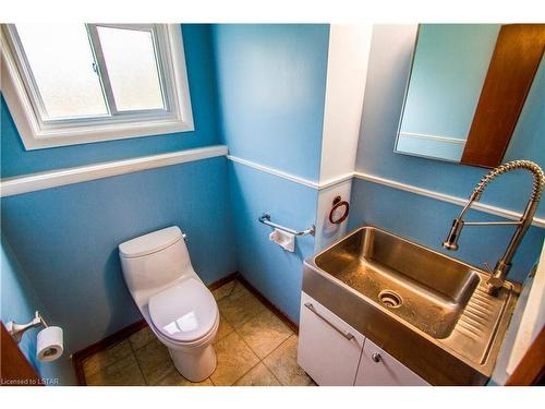 883 Westbury Place, London, ON - Indoor Photo Showing Bathroom