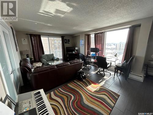 1206 320 5Th Avenue N, Saskatoon, SK - Indoor Photo Showing Living Room