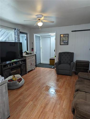 79 Elm Avenue E, Souris, MB - Indoor Photo Showing Living Room