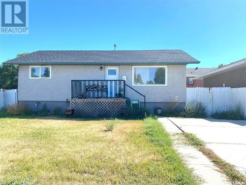 325 2Nd Avenue Nw, Swift Current, SK - Outdoor With Deck Patio Veranda