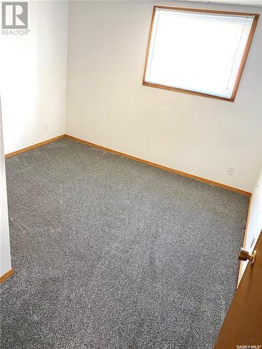 325 2Nd Avenue Nw, Swift Current, SK - Indoor Photo Showing Other Room
