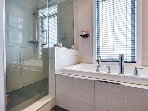 Salle de bains - 2510 Rue Des Francs-Bourgeois, Boisbriand, QC - Indoor Photo Showing Bathroom