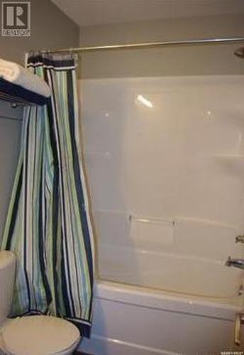 402 Amherst Avenue, Viscount, SK - Indoor Photo Showing Bathroom