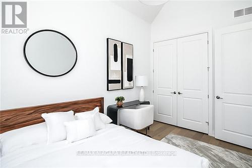 14 - 3318 Weinbrenner Road, Niagara Falls, ON - Indoor Photo Showing Bedroom