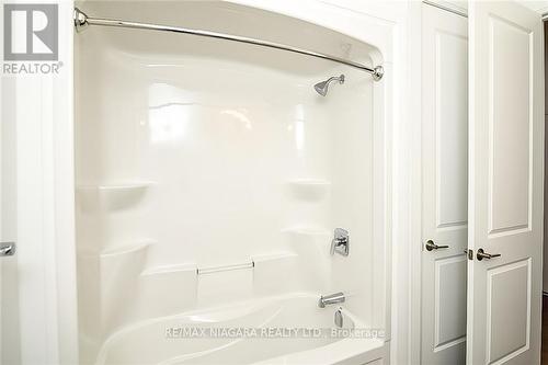 14 - 3318 Weinbrenner Road, Niagara Falls, ON - Indoor Photo Showing Bathroom
