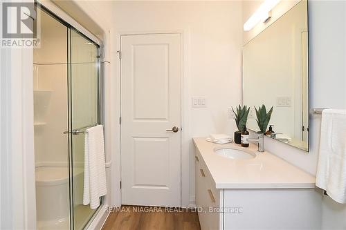 14 - 3318 Weinbrenner Road, Niagara Falls, ON - Indoor Photo Showing Bathroom
