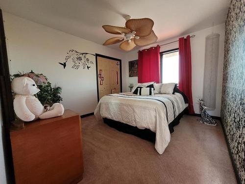 Tecumseh, ON - Indoor Photo Showing Bedroom