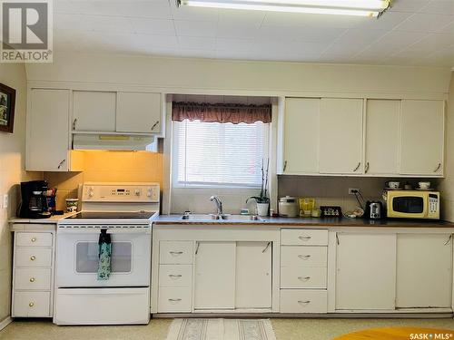 113 6Th Street N, Nipawin, SK - Indoor Photo Showing Kitchen With Double Sink