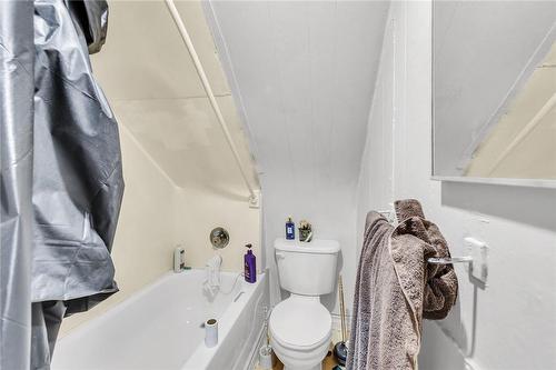 1363 - 1367 Cannon Street E, Hamilton, ON - Indoor Photo Showing Bathroom